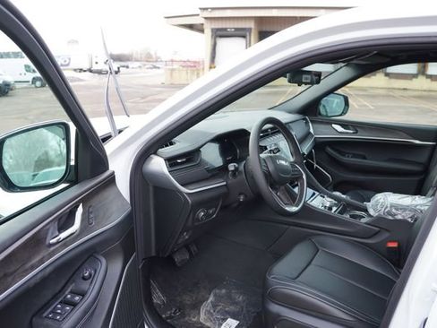 New 2026 Jeep Grand Cherokee L Limited image 10