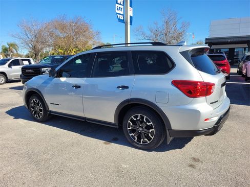 Used 2020 Nissan Pathfinder SL image 12