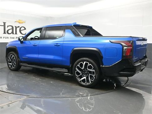 Certified 2025 Chevrolet Silverado EV RST image 33