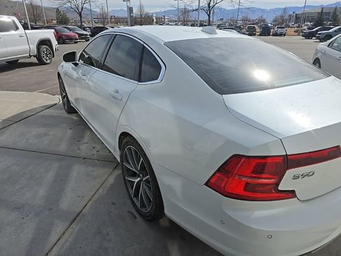 Used 2017 Volvo S90 T6 Momentum w/ Vision Package image 4