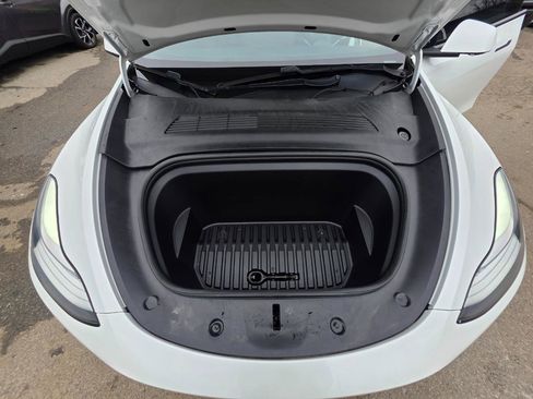 Used 2020 Tesla Model Y Long Range image 25