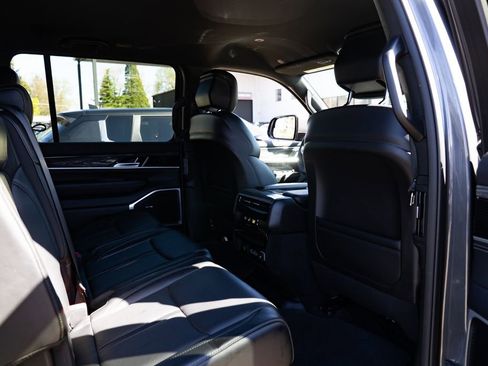 Used 2022 Jeep Wagoneer Series II AWD/4WD image 26