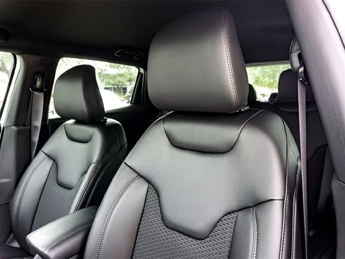 New 2026 Jeep Compass Latitude image 9