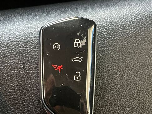 Used 2025 Volkswagen Atlas SE image 27