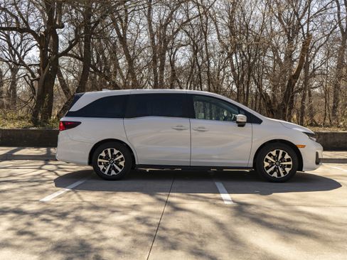 Certified 2025 Honda Odyssey EX-L image 10