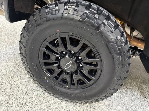 Used 2024 Chevrolet Silverado 2500 ZR2 w/ Technology Package image 79