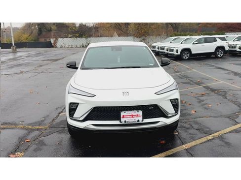 Certified 2025 Buick Envista Sport Touring image 3