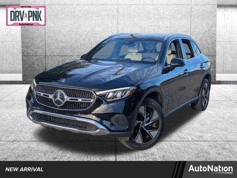 Used 2024 Mercedes-Benz GLC 300 4MATIC image 1