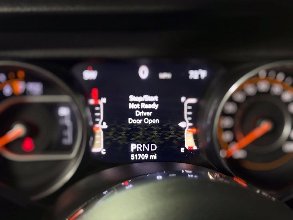 Used 2018 Jeep Wrangler Unlimited Sahara w/ Uconnect 4C Nav & Sound Group AWD/4WD image 13