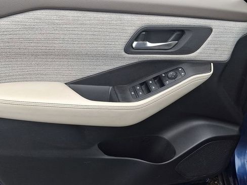 Used 2023 Nissan Rogue SV image 12