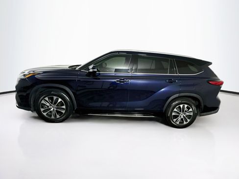 Used 2020 Toyota Highlander XLE FWD image 4