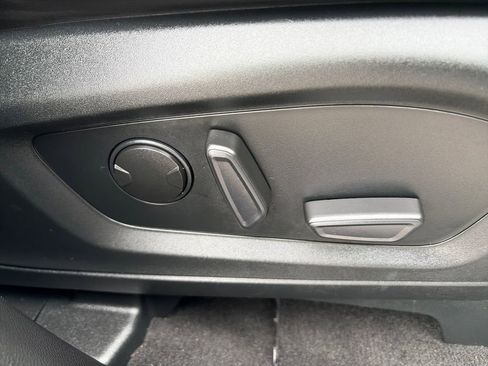 Used 2023 Ford Explorer XLT w/ Equipment Group 202A image 13