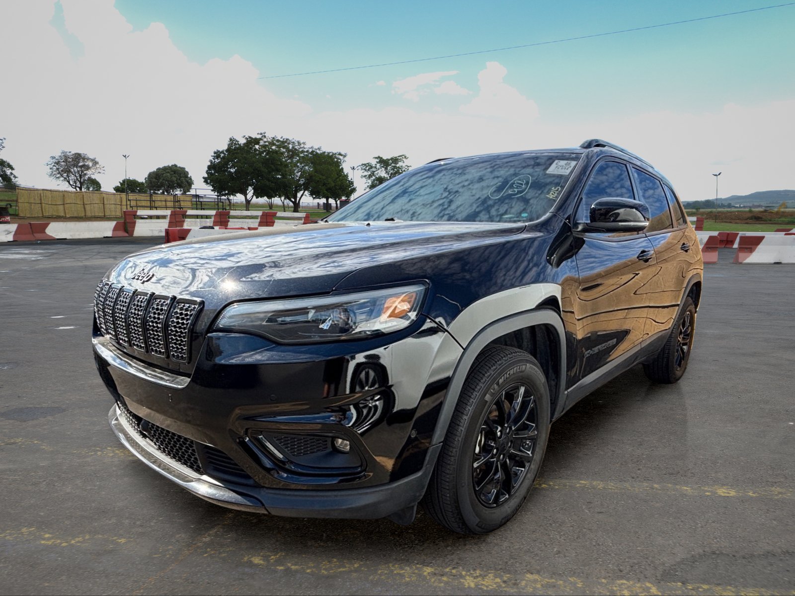 Used 2023 Jeep Cherokee Altitude Lux AWD/4WD image 5