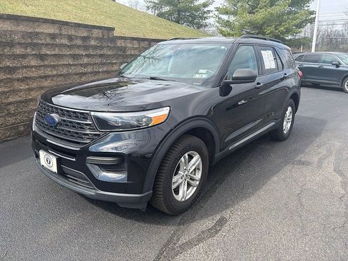 Used 2023 Ford Explorer XLT image 2