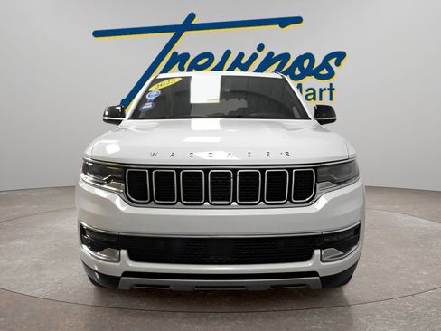 Used 2023 Jeep Wagoneer L Series II RWD image 4
