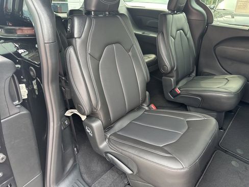 New 2026 Chrysler Pacifica Select image 52