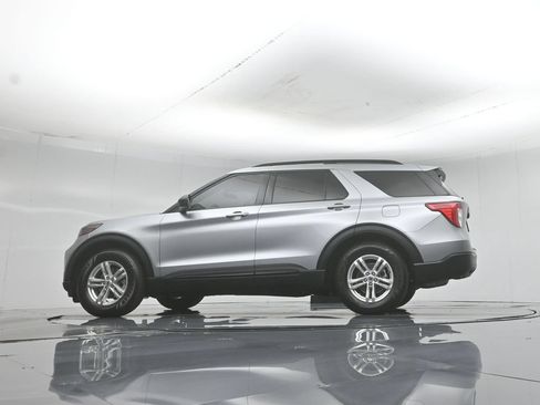 Certified 2023 Ford Explorer XLT RWD image 56