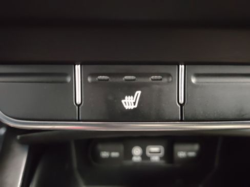 Used 2016 Kia Sorento LX w/ LX Convenience Package image 4