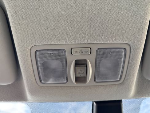 Used 2025 Hyundai Venue SEL FWD image 35