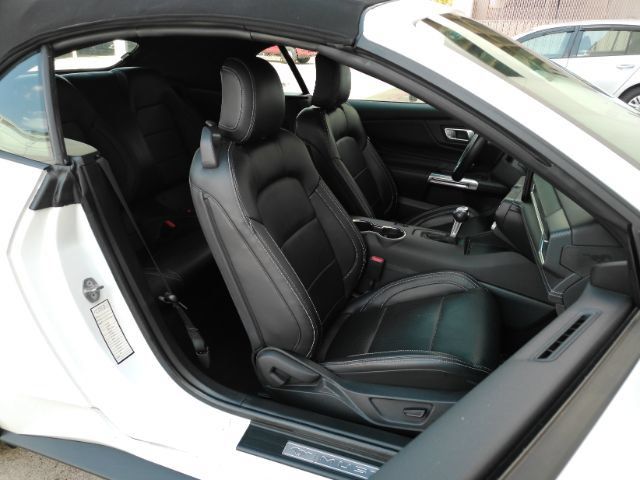 Used 2025 Ford Mustang Premium RWD image 27