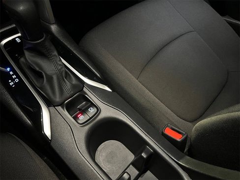 Used 2023 Toyota Corolla Cross LE image 34