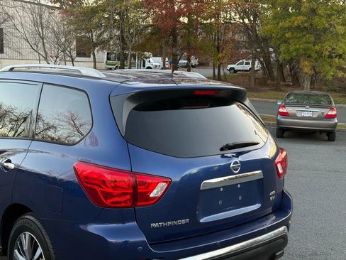 Used 2018 Nissan Pathfinder SV image 7