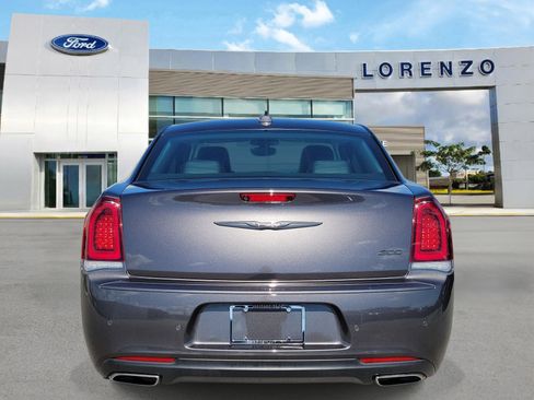 Used 2023 Chrysler 300 Touring L RWD image 6