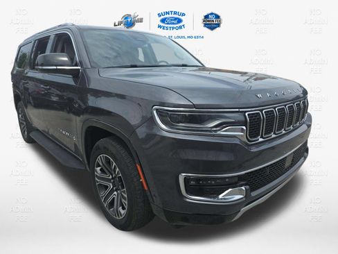 Used 2024 Jeep Wagoneer L Series II RWD image 4