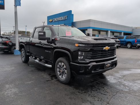 Used 2025 Chevrolet Silverado 2500 Custom w/ Custom Value Package AWD/4WD image 1