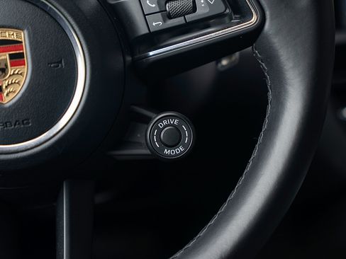 Certified 2023 Porsche Macan AWD/4WD image 9