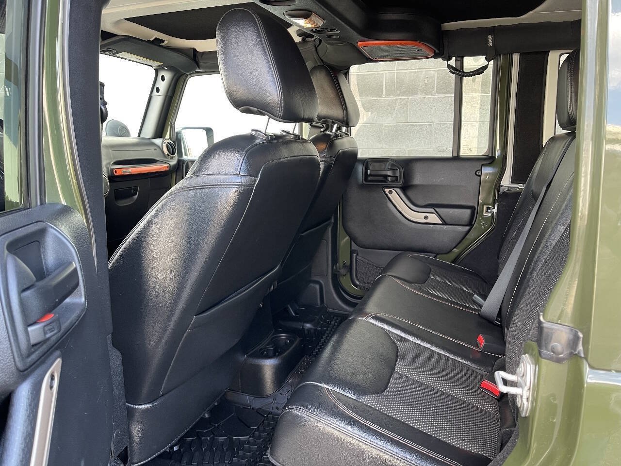Used 2016 Jeep Wrangler Unlimited Sahara AWD/4WD image 14