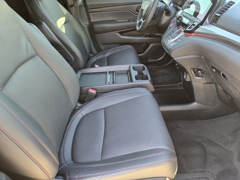 Used 2023 Honda Odyssey Sport image 10