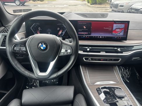 Used 2025 BMW X5 xDrive40i AWD/4WD image 2