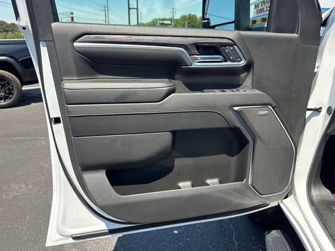 Used 2025 Chevrolet Silverado 2500 LTZ w/ LTZ Premium Package AWD/4WD image 11