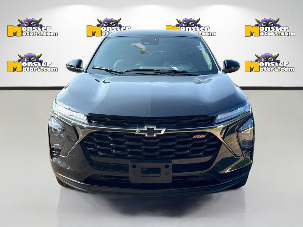 Used 2024 Chevrolet Trax RS w/ Driver Confidence Package FWD image 2