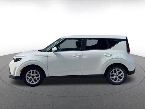 Used 2025 Kia Soul LX w/ LX Technology Package FWD image 9