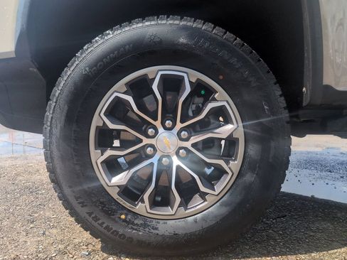 Used 2022 Chevrolet Colorado ZR2 AWD/4WD image 12