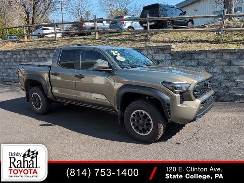 Used 2025 Toyota Tacoma TRD Off-Road AWD/4WD image 1