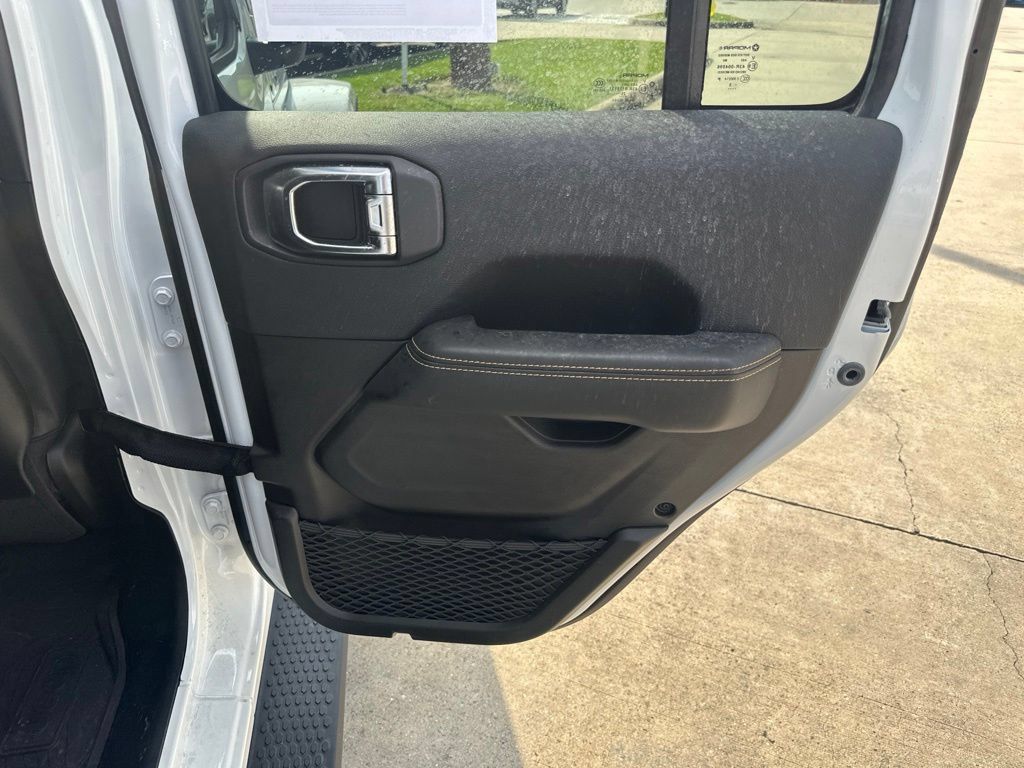 Used 2026 Jeep Wrangler Unlimited Sahara AWD/4WD image 31