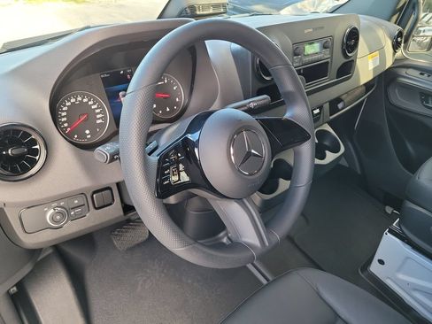 Used 2025 Mercedes-Benz Sprinter 2500 image 16