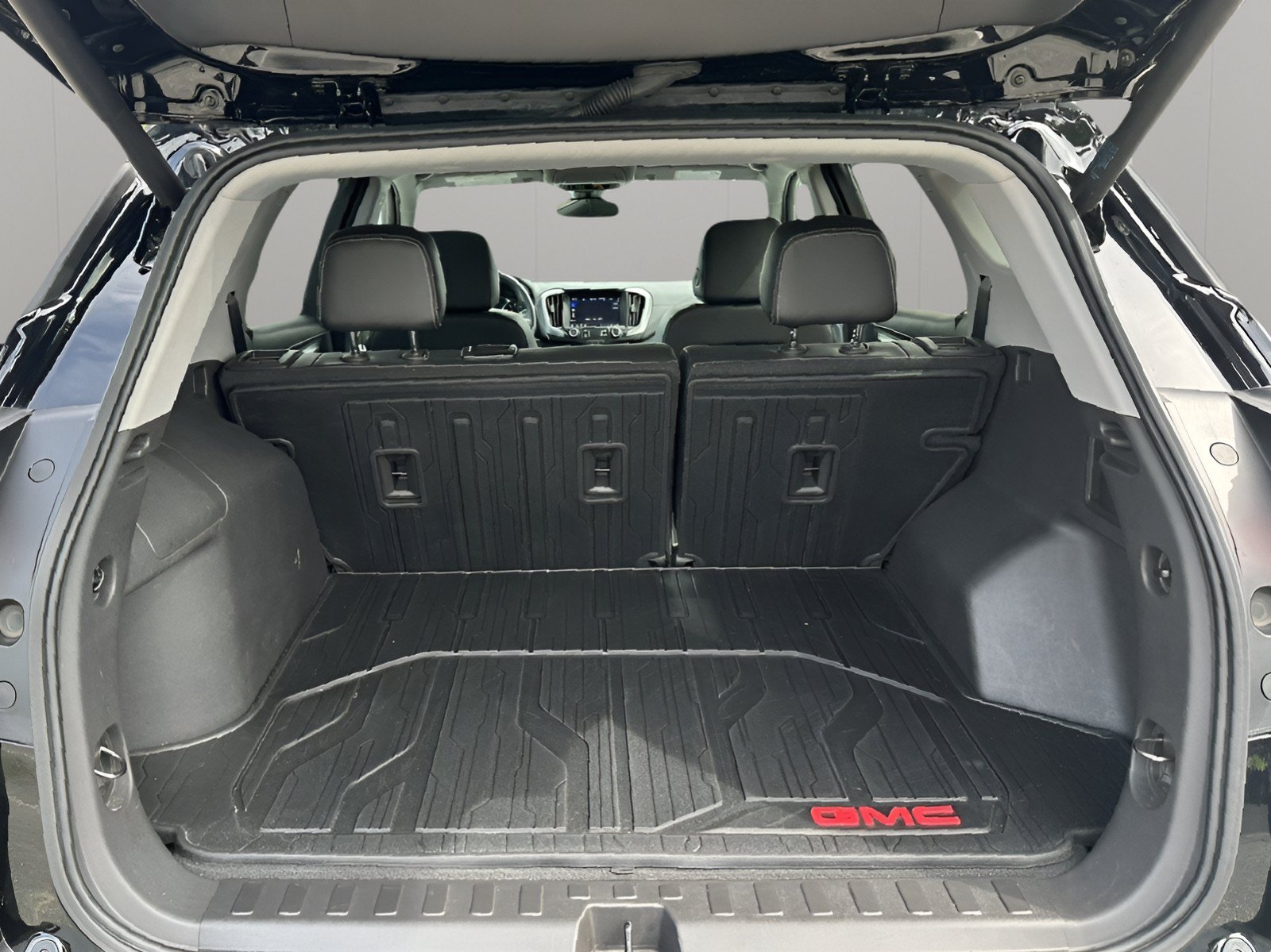 Used 2023 GMC Terrain SLT AWD/4WD image 10