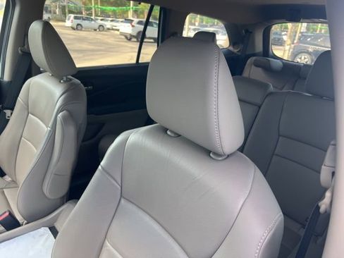 Used 2020 Honda Pilot Touring image 3