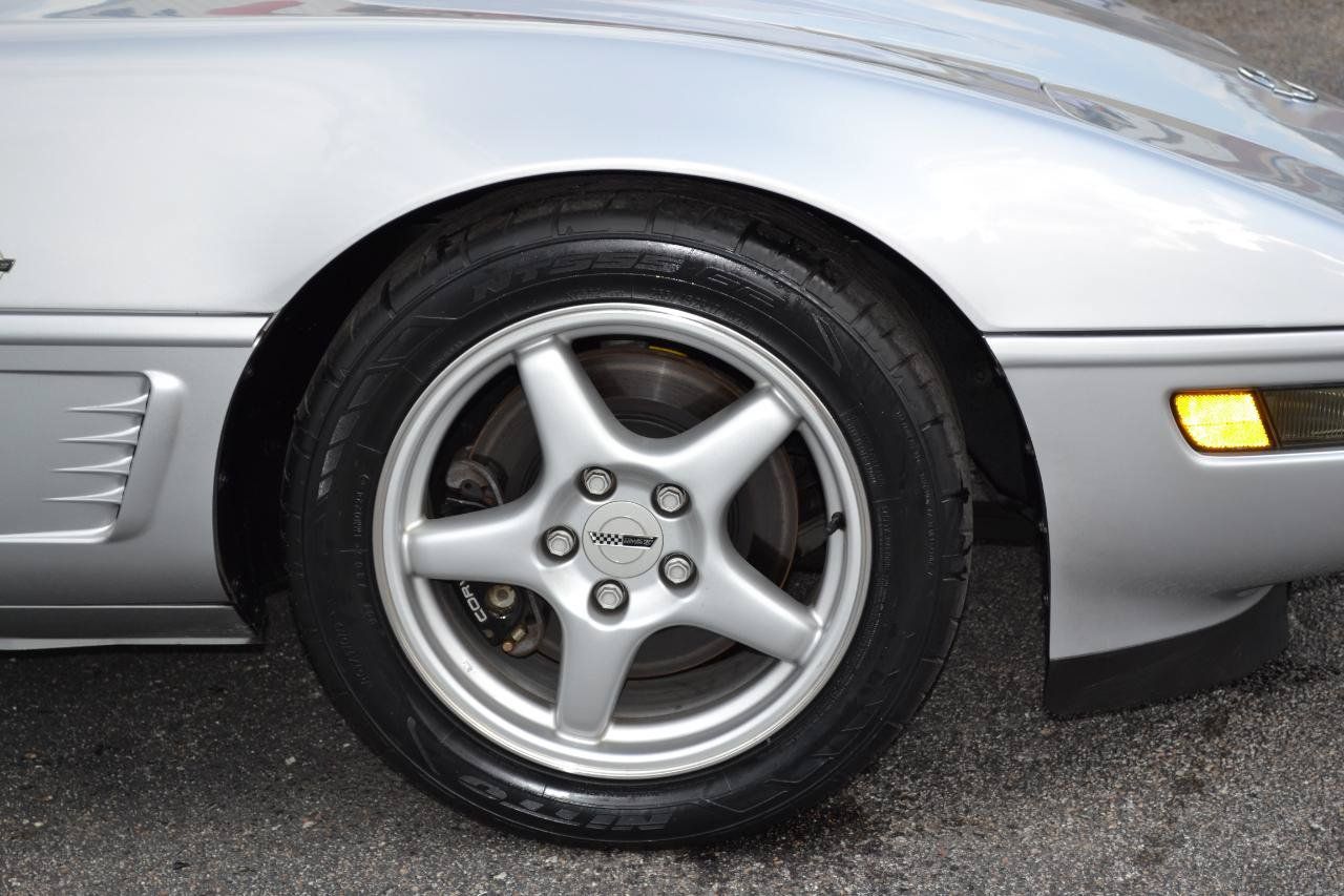 Used 1996 Chevrolet Corvette Coupe RWD image 46