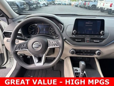 Used 2022 Nissan Altima 2.5 SV FWD image 17