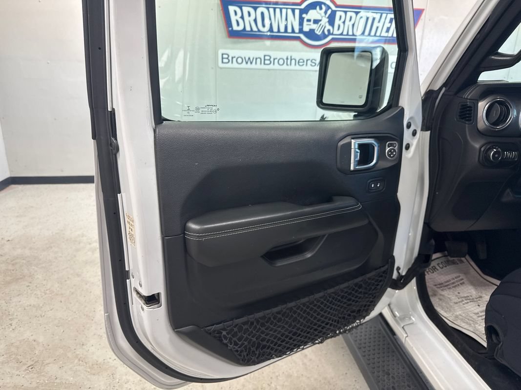 Used 2021 Jeep Wrangler Unlimited Sahara AWD/4WD image 16