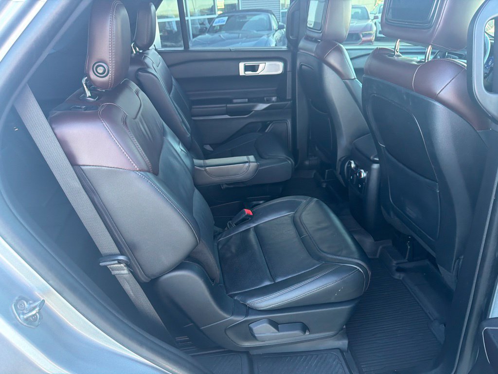 Used 2020 Ford Explorer Platinum w/ Premium Technology Package AWD/4WD image 42