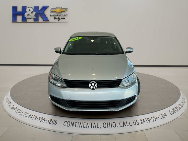 Used 2011 Volkswagen Jetta SE FWD image 2