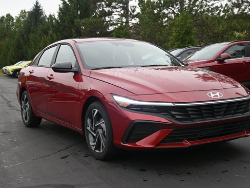 Certified 2025 Hyundai Elantra Sport image 1