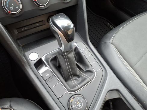 Certified 2022 Volkswagen Taos SE w/ Panoramic Sunroof Package image 18