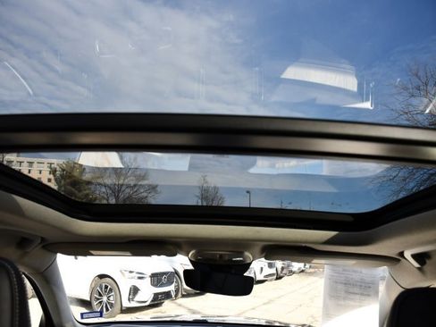 Certified 2025 Volvo XC40 B5 Core image 25